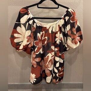 Umgee Round Neck Puff Sleeve Top - Size Medium (with tag)